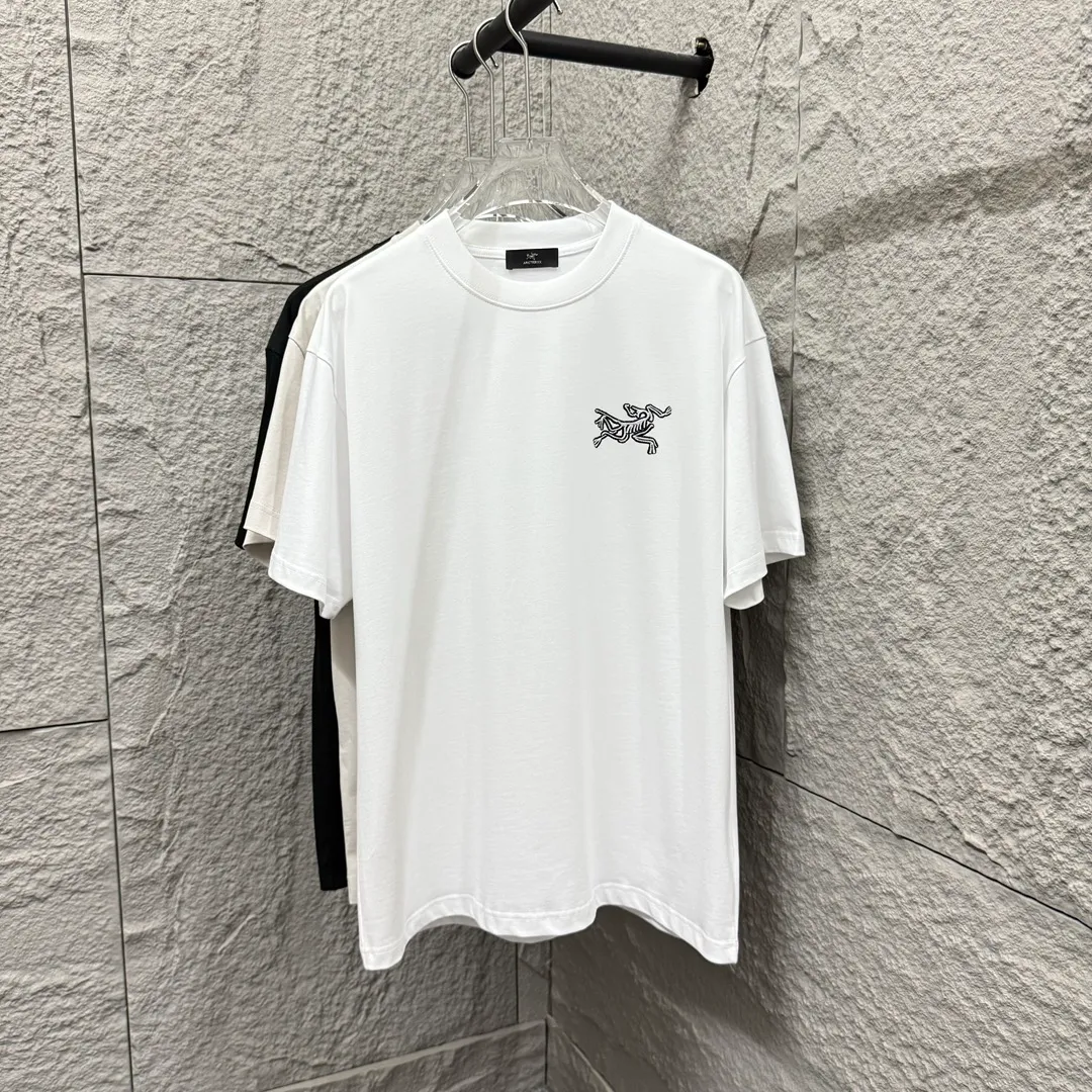 ARC'TERYX* *2025 New Arrival Classic logo T Same Style Size： S （90-130 ） M （120-150 ） L （140-165 ） XL （160-180 ） XXL （180 ） ：Black White Red